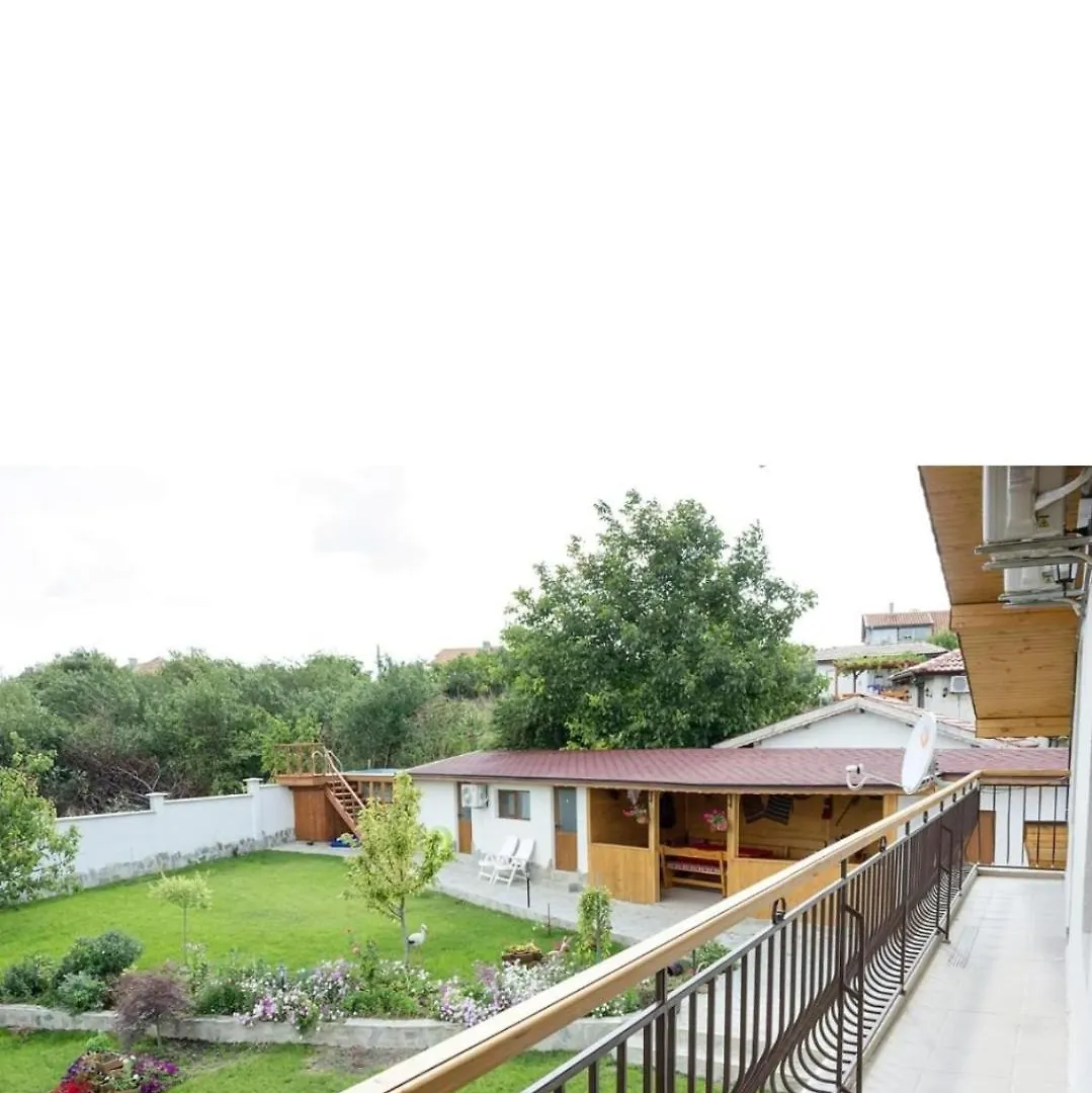 Kъща За Гости Калимански Рай Kalimantsi Holiday home